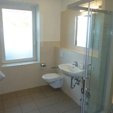 Monteurwohnung 2 5 Betten, Kueche, Bad, Waschmaschine דירה *